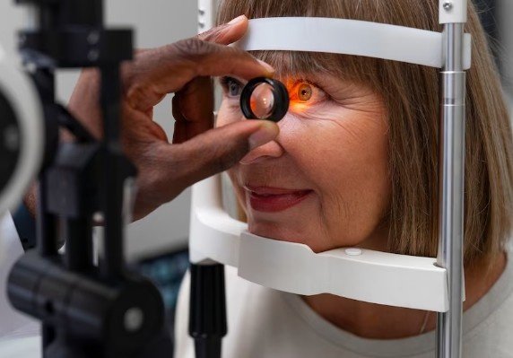 Best Contact Lens Induced Infection Treatment in Gurugram